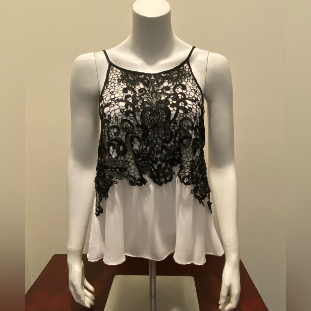 Ladies Summer Top Do + Be. Size Medium